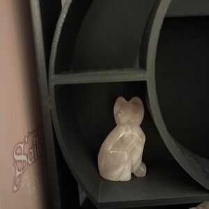 rose quartz cat figure